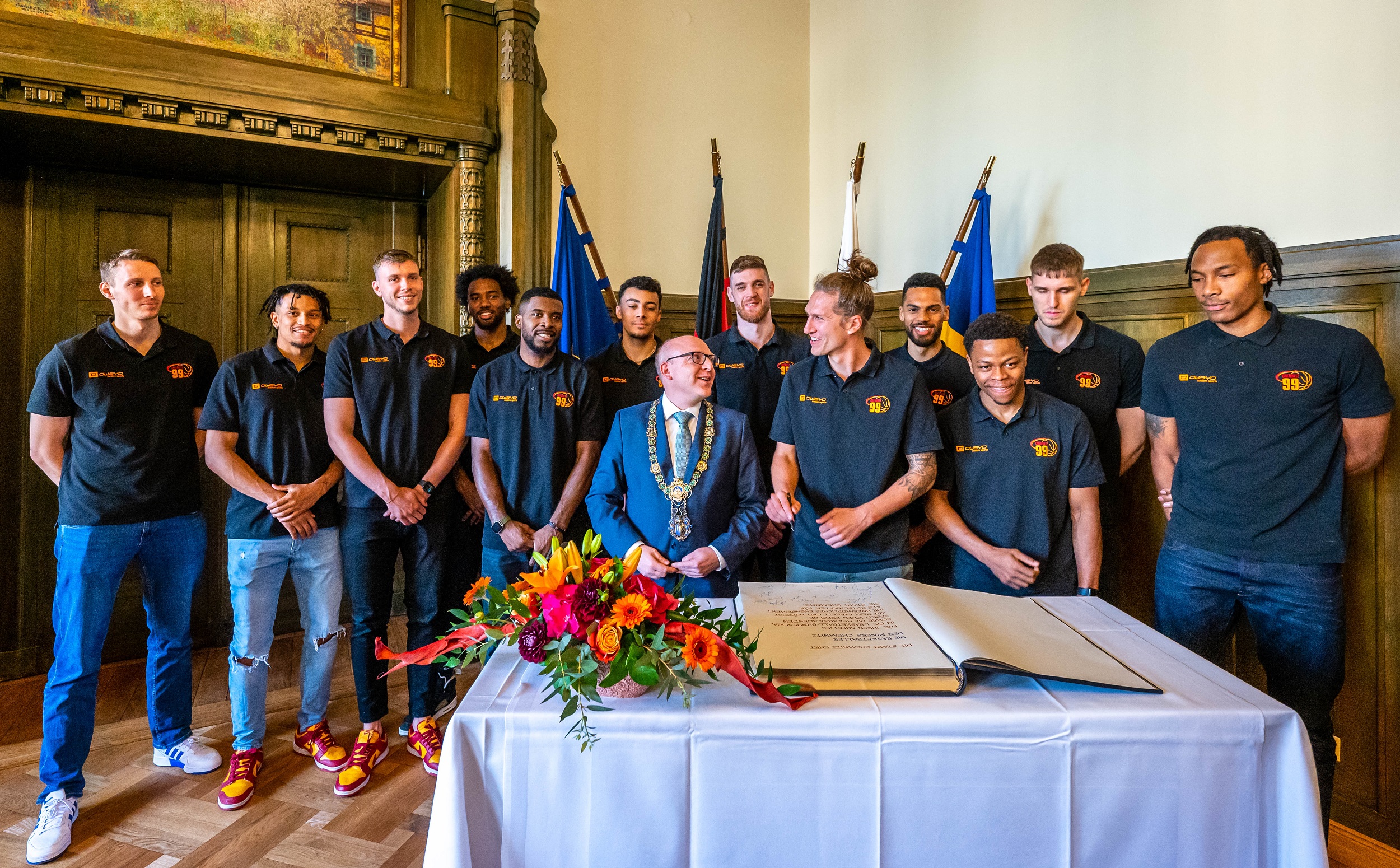 Die NINERS Chemnitz wurden am 23. Mai mit dem Eintrag ins Goldene Buch der Stadt Chemnitz geehrt.