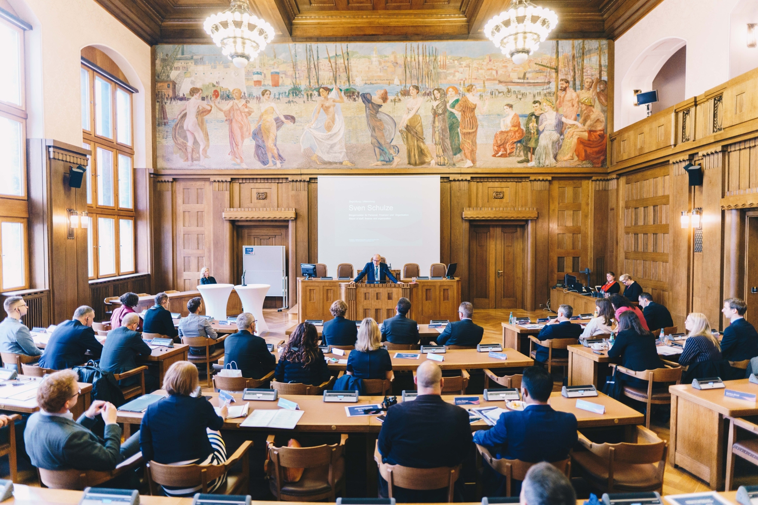 Bürgermeister Sven Schulze begrüßt die Teilnehmer in Vertretung für Oberbürgermeisterin Barbara Ludwig