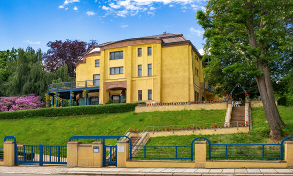 Schauseite der Villa Esche, 2020