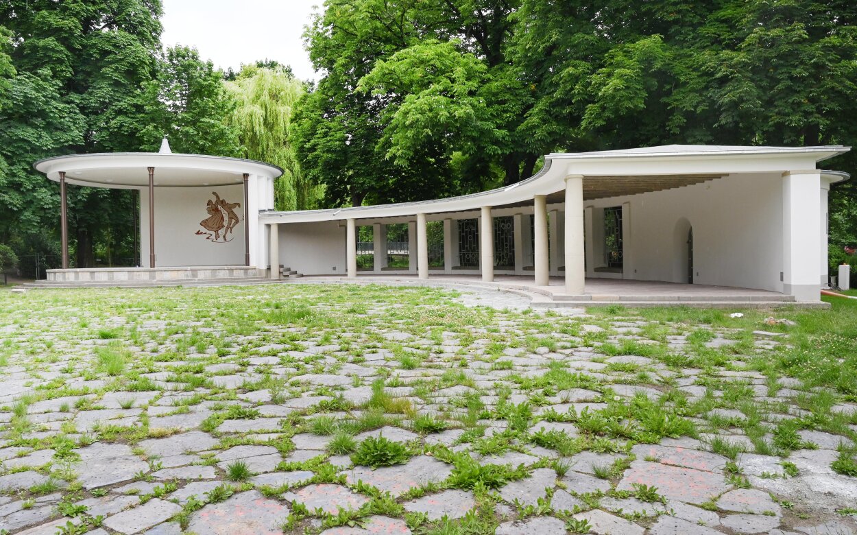 Der aufwändig sanierte Pavillon auf der Schloßteichinsel.