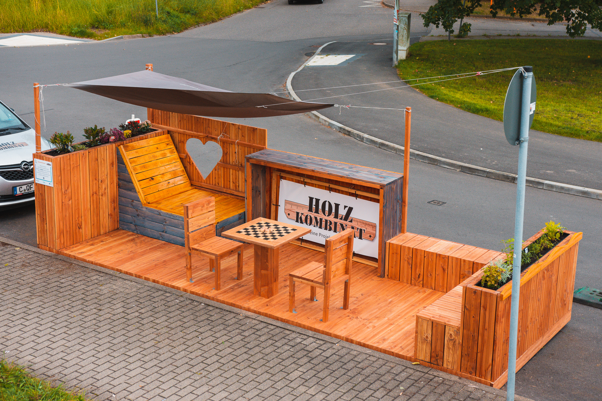 Bau eines Parklets mit dem Holzkombinat