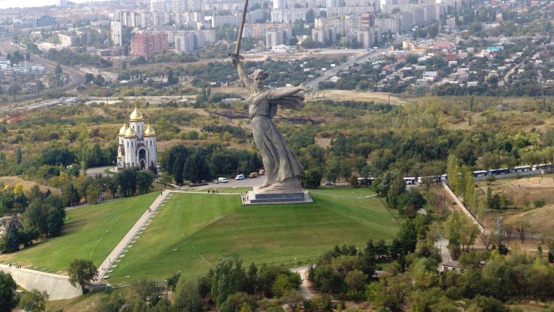 Wolgograd, die Monumentalstatue "Mutter Heimat ruft" über der Stadt