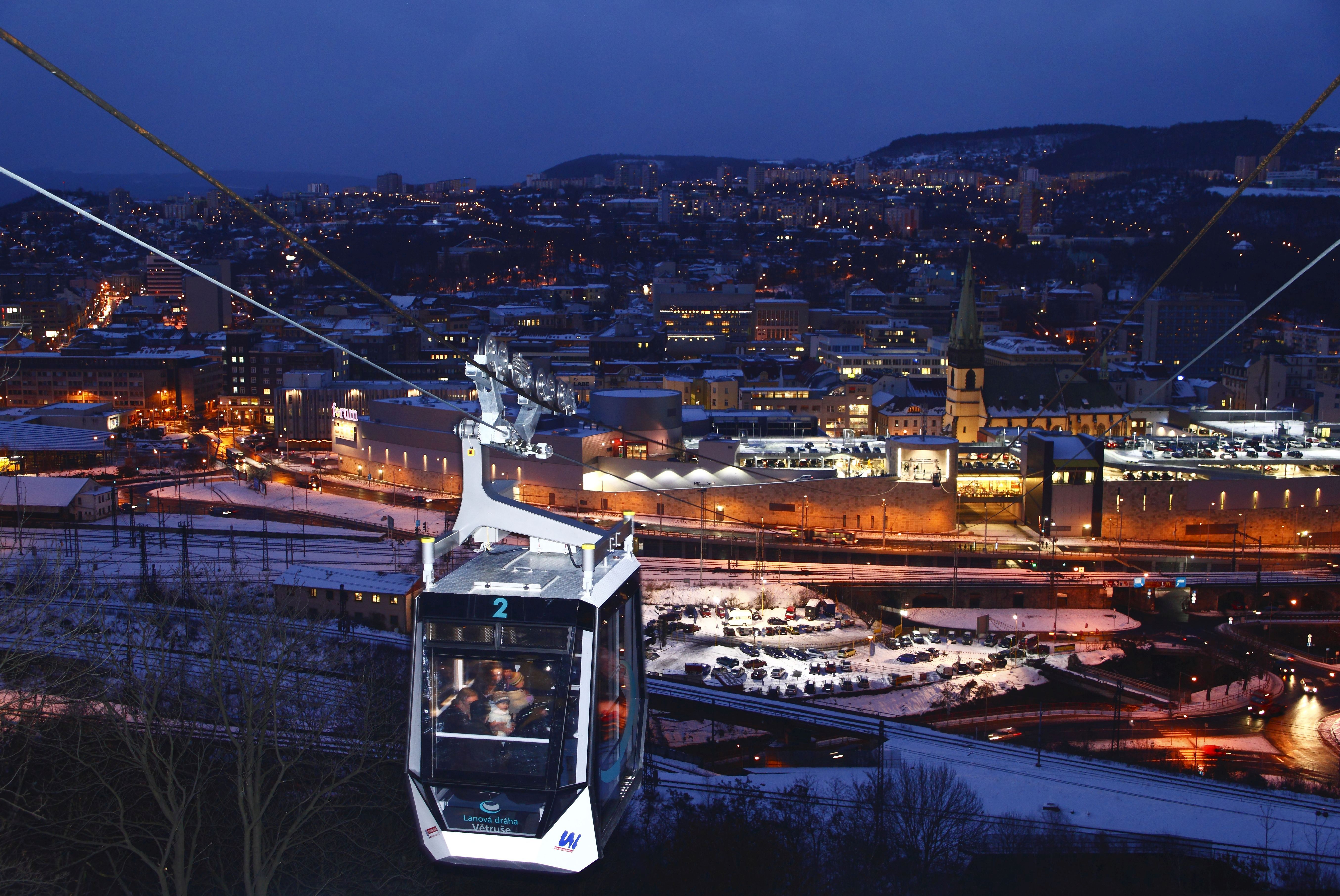 Vom Stadtzentrum führt eine Seilbahn zum kleinen Schloss Větruše