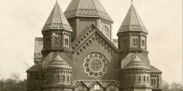 The large synagogue was inaugurated in 1899 and was considered as adornment of the Kaßberg.