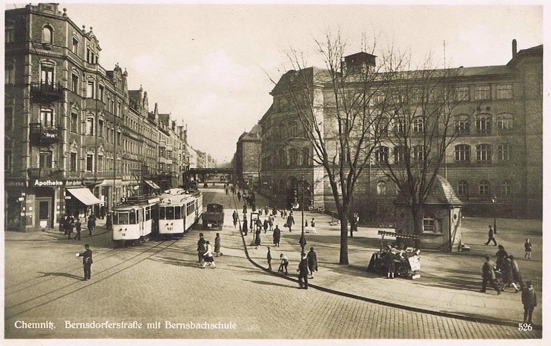 In diesem Bild aus dem Jahr 1929 ist auf der linken Seite die damalige Rosen-Apotheke zu  sehen.