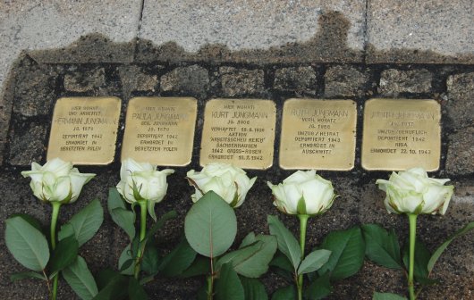 Stolpersteine für Hermann, Kurt, Judith und Ruth Jungmann