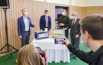 Der PoP4 wurde am 30. April von Roland Warner, Geschäftsführer der eins, Wirtschaftsminister Martin Dulig, Daniel Knohr, Regionalleiter ateneKOM und OB Sven Schulze (v.li.) in Betrieb genommen. Foto: Toni Söll