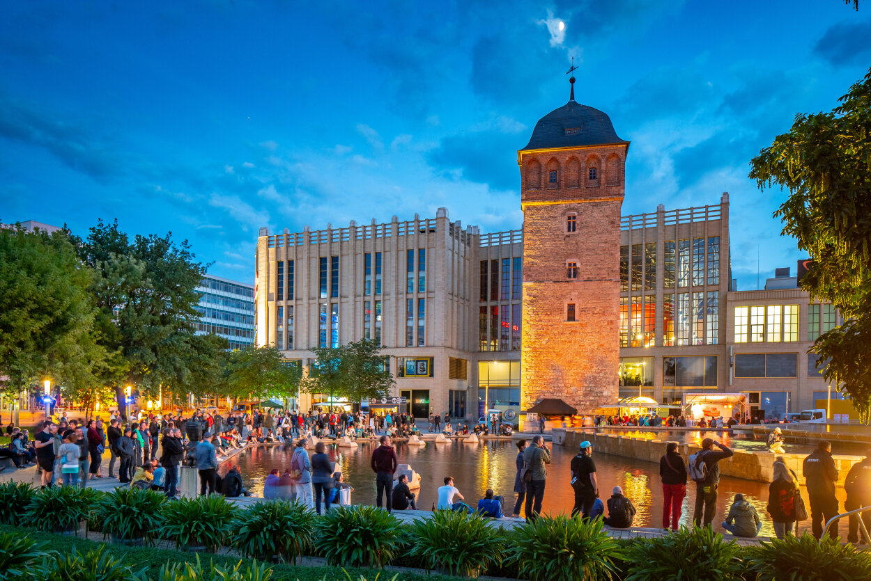 Fete de la musique rund um den Brunnen an der Stadthalle und am Roten Turm.