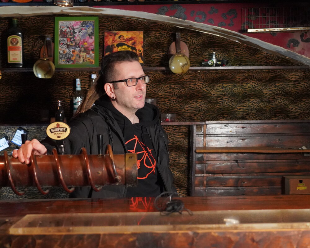 Im Interview im ehemaligen Club "Subway to Peter" spricht Kai Winkler unter anderem über das Kulturbündnis "Hand in Hand".