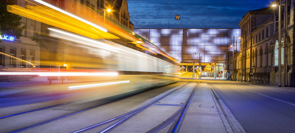 Der modernisierte Chemnitzer Hauptbahnhof ist der Knotenpunkt im Chemnitzer Modell, dass Stadtbahn und die Bahnen in die Region sowie den Bahnverkehr verbindet.