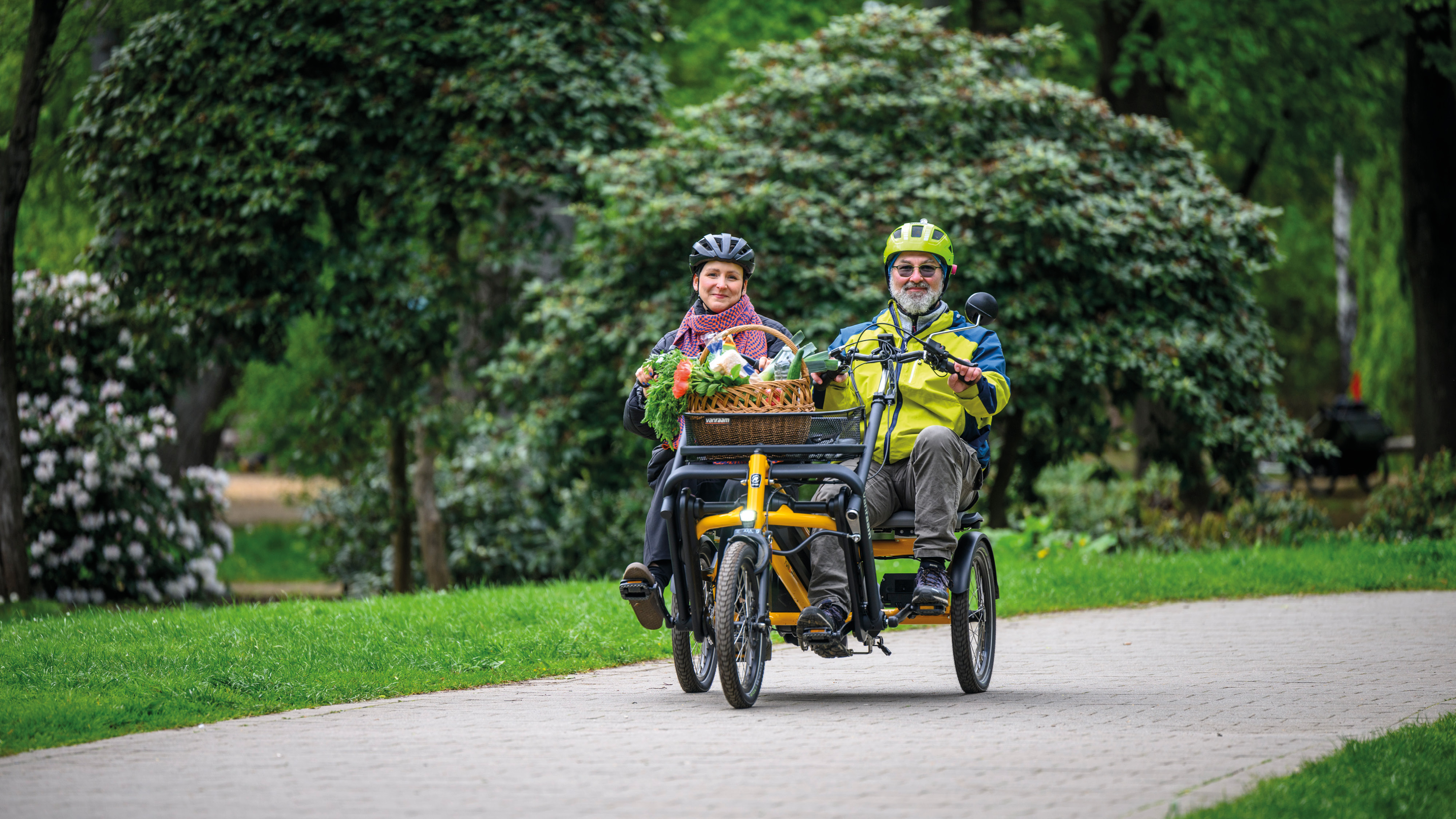 Radelnde auf einem Paralleltandem