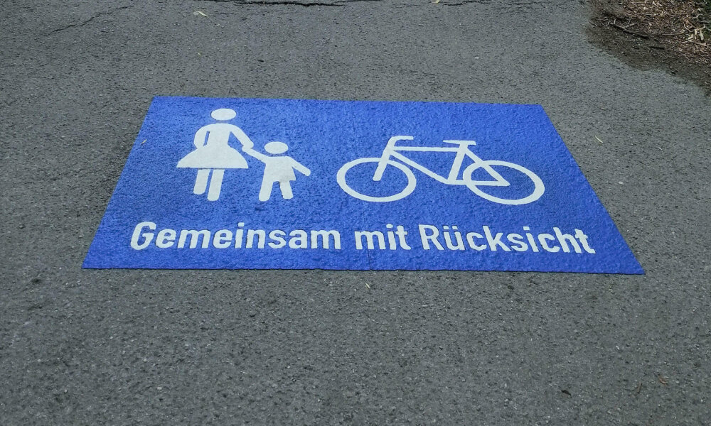 Markierungen zur gegenseitigen Rücksichtnahme wurden aufgebracht.