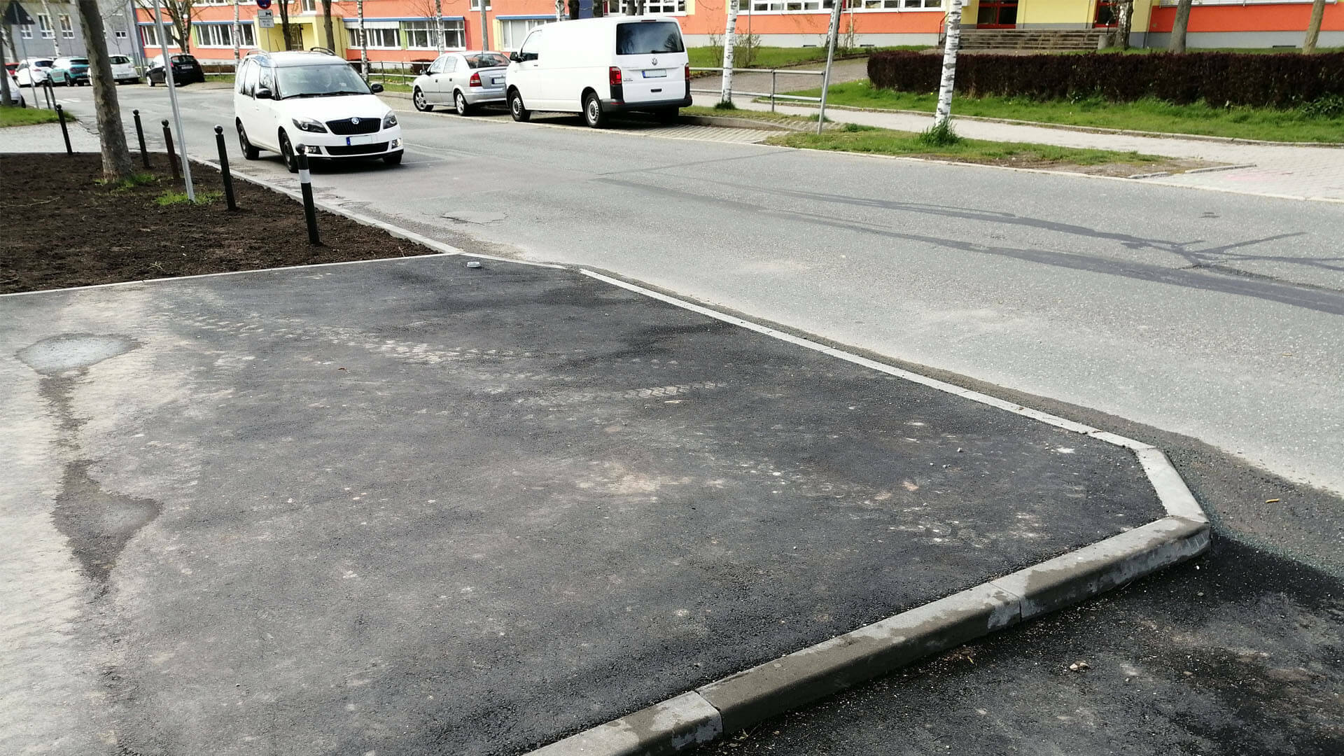 Um das Queren der Fürstenstraße zu erleichtern wurde eine 5 Meter breite Querungsmöglichkeit geschaffen.